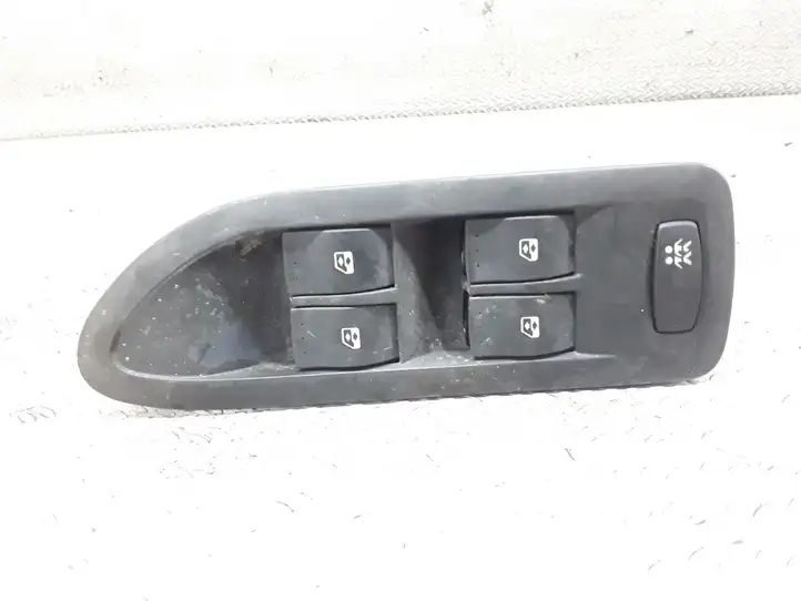 Renault Laguna II (2001 - 2005) Кнопка стеклоподъемников — фото 1