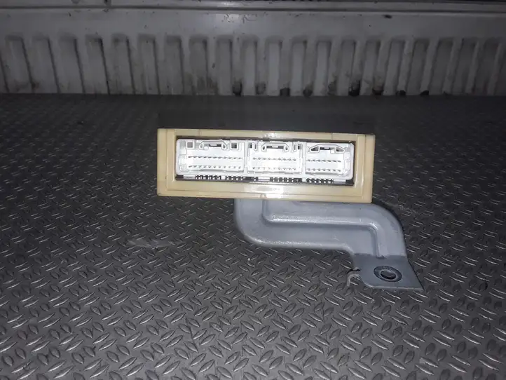 Toyota Avensis Verso (1995 - 2001) 8865044210 Прочие блоки управления — фото 2