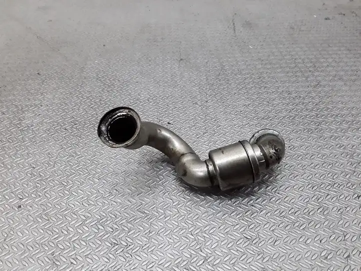 BMW 3 E90 E91 (2005 - 2012)   EGR трубка (трубки)/ шланг (шланги)