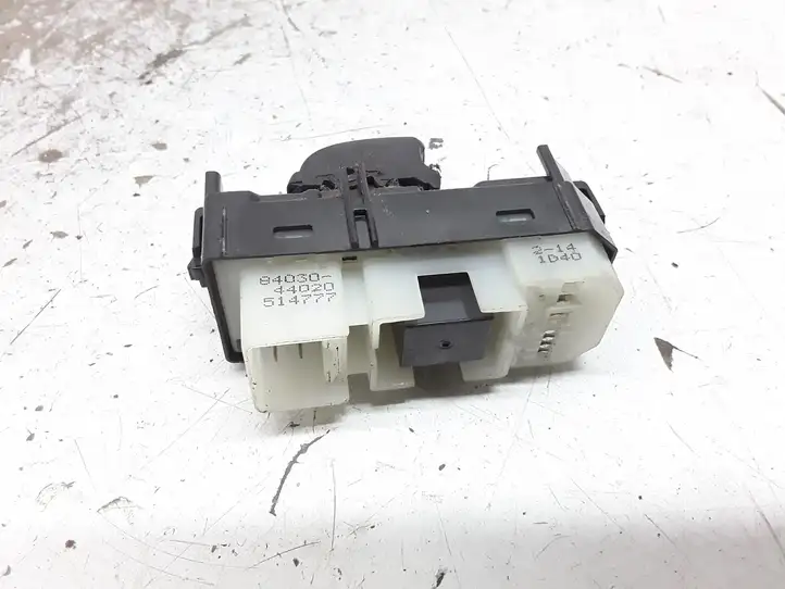 Toyota Avensis Verso (1995 - 2001) 8403044020 Блок кнопок стеклоподъемников — фото 2