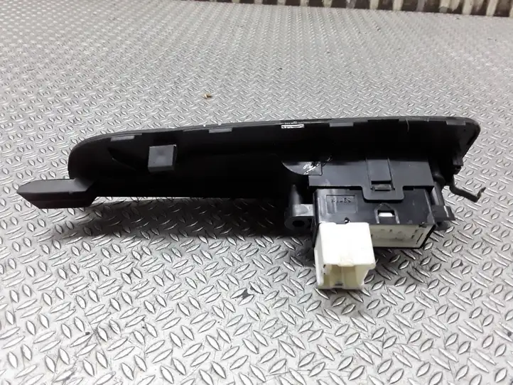 Nissan Maxima A34 (2004 - 2008) 829607Y000 Блок кнопок стеклоподъемников — фото 4