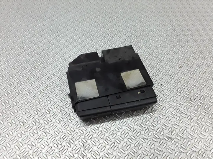 Toyota Avensis T250 (2006 - 2009) 8479005130C Кнопка обогрева стекла — фото 4