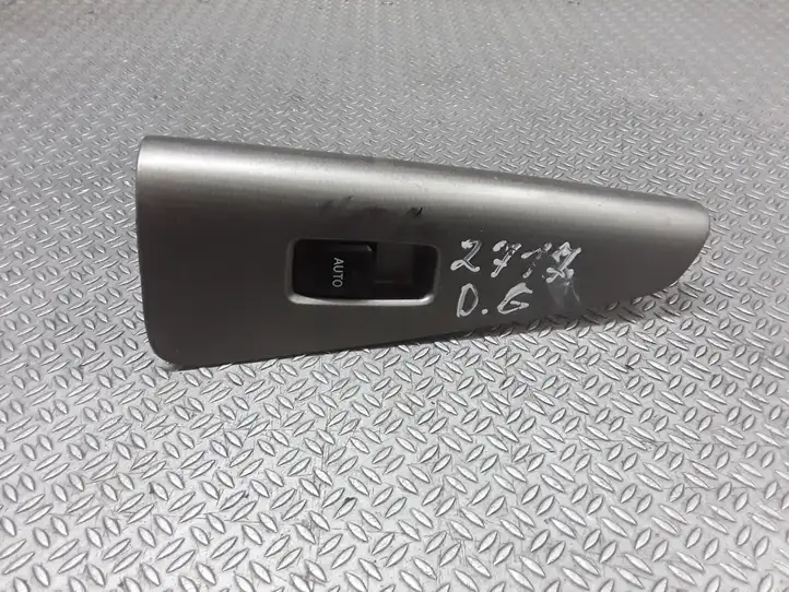 Toyota Corolla Verso E121 (2001 - 2004) 7427113040 Блок кнопок стеклоподъемников — фото 1