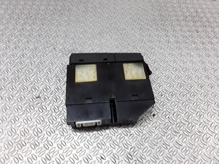 Toyota Avensis T250 (2003 - 2006) 8479006130C Кнопка обогрева стекла — фото 3