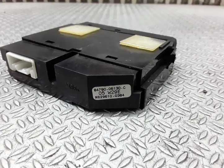 Toyota Avensis T250 (2003 - 2006) 8479006130C Кнопка обогрева стекла — фото 4