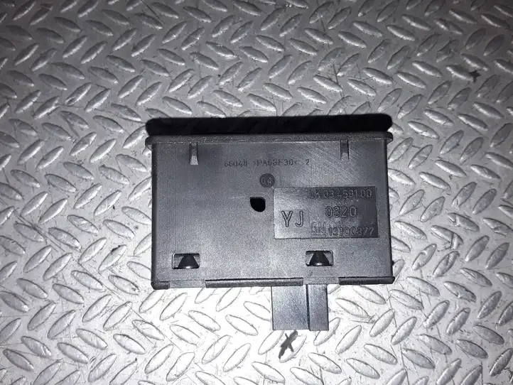 Opel Astra H (2004 - 2009) 13100377 Кнопка стеклоподъемников — фото 2