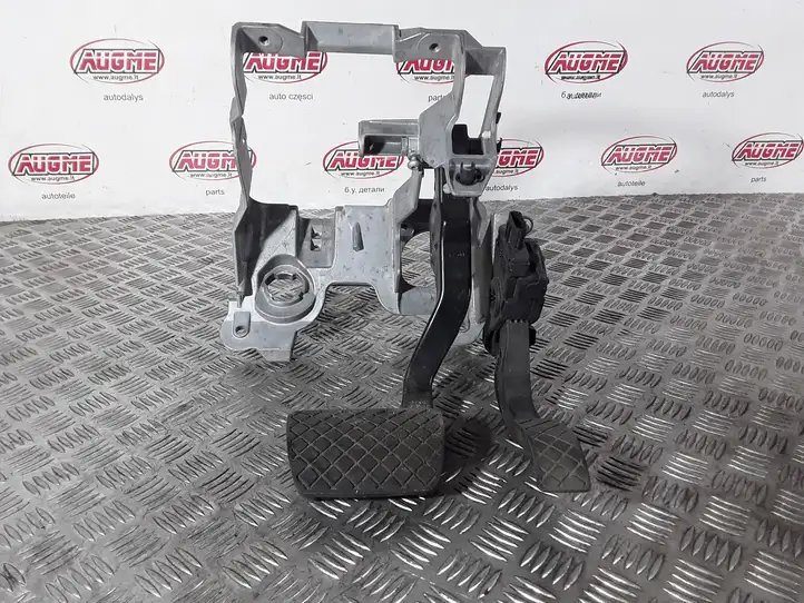 Audi Q5 (2008 - 2012)  8K1721117 Педаль