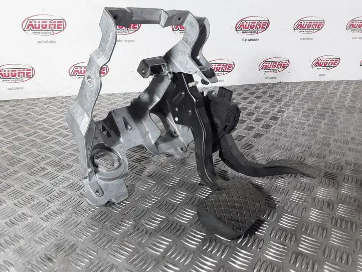 Audi Q5 (2008 - 2012)  8K1721117 Педаль