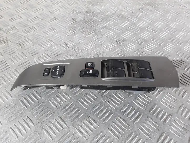 Toyota Prius (XW20) (2003 - 2009) 8482047050 Блок кнопок стеклоподъемников — фото 1
