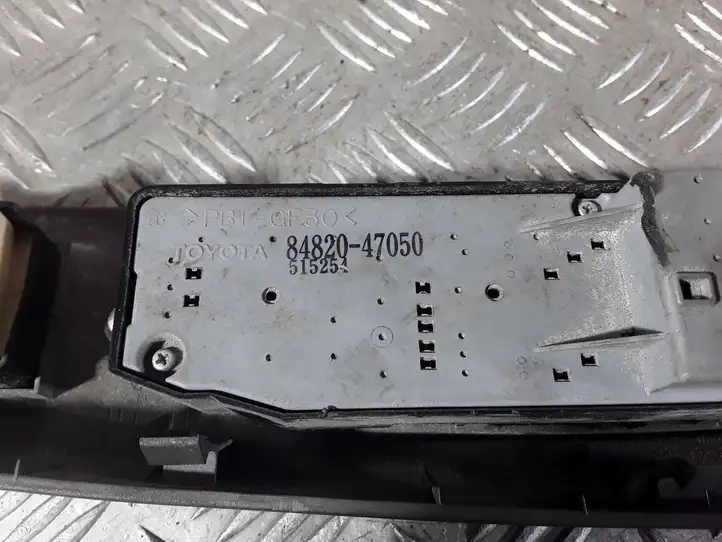 Toyota Prius (XW20) (2003 - 2009) 8482047050 Блок кнопок стеклоподъемников — фото 2