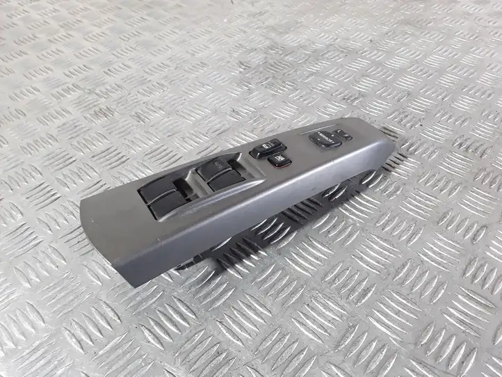 Toyota Prius (XW20) (2003 - 2009) 8482047050 Блок кнопок стеклоподъемников — фото 3