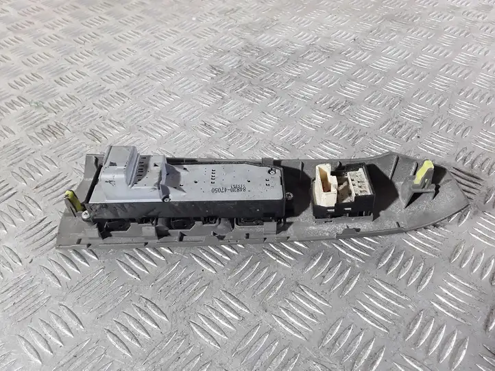 Toyota Prius (XW20) (2003 - 2009) 8482047050 Блок кнопок стеклоподъемников — фото 7