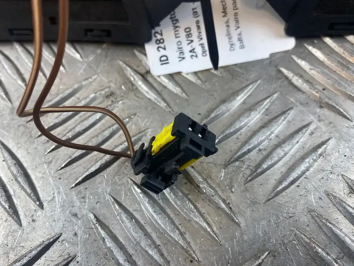 Opel Vivaro (2001 - 2006) 15729801 Кнопки на рулевом колесе — фото 2