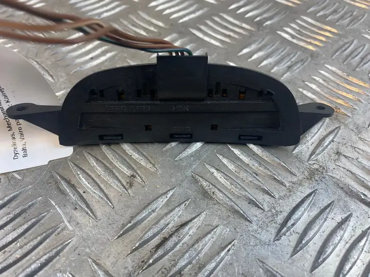 Opel Vivaro (2001 - 2006) 15729801 Кнопки на рулевом колесе — фото 4