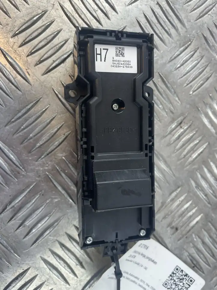 Toyota RAV 4 (XA50) (2018 - ) 8404042050 Блок кнопок стеклоподъемников — фото 6