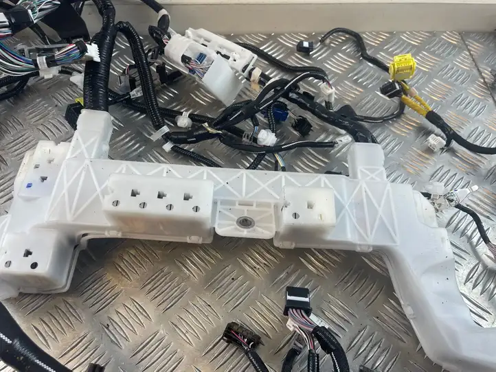 Toyota RAV 4 (XA50) (2018 - )   Другой проводник