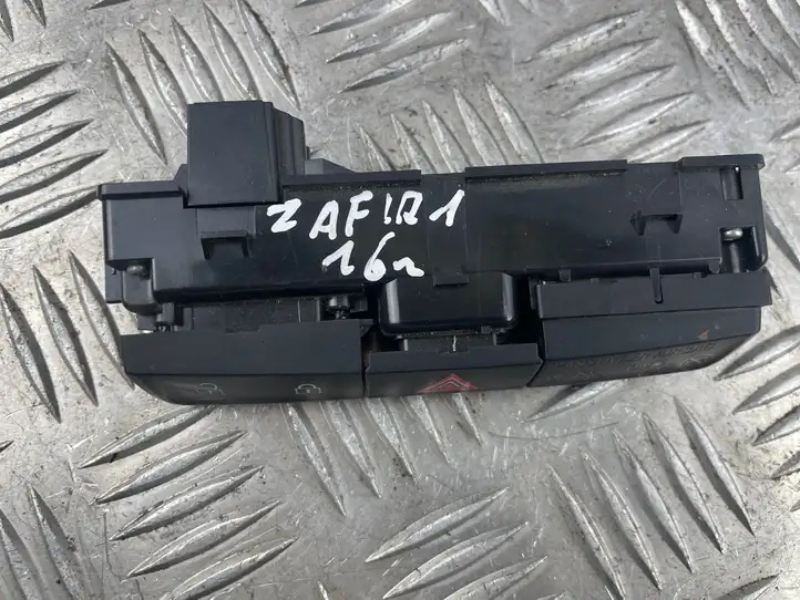 Opel Zafira C (2014 - 2016) 20934759 Включатель аварийных фонарей — фото 4