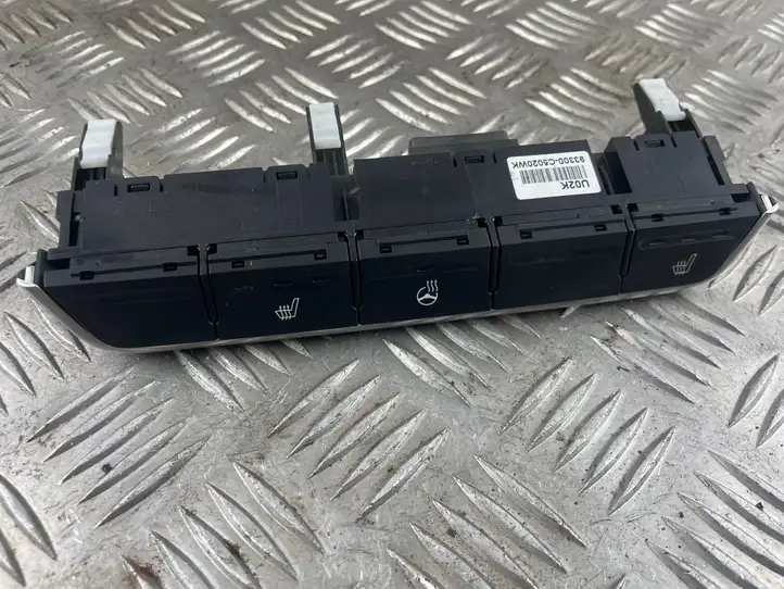 Kia Sorento (2014 - 2017) 93300C5020WK Включатель обогрева — фото 2