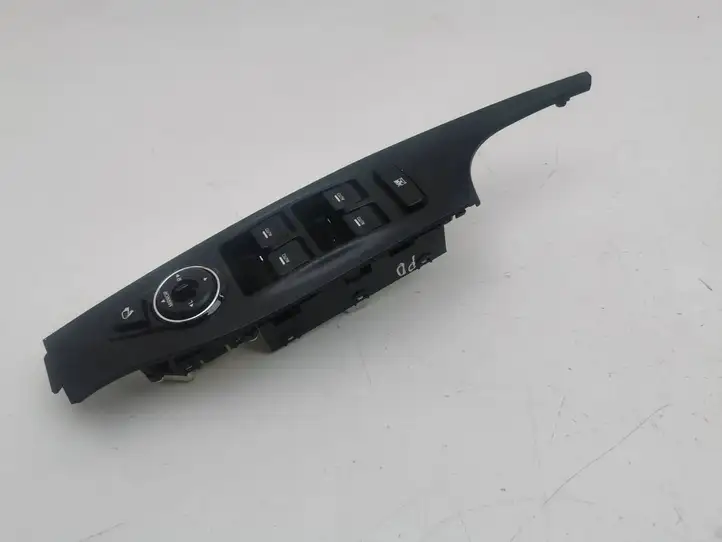 Hyundai i40 (2011 - ) 935703Z050 Кнопка стеклоподъемников — фото 4
