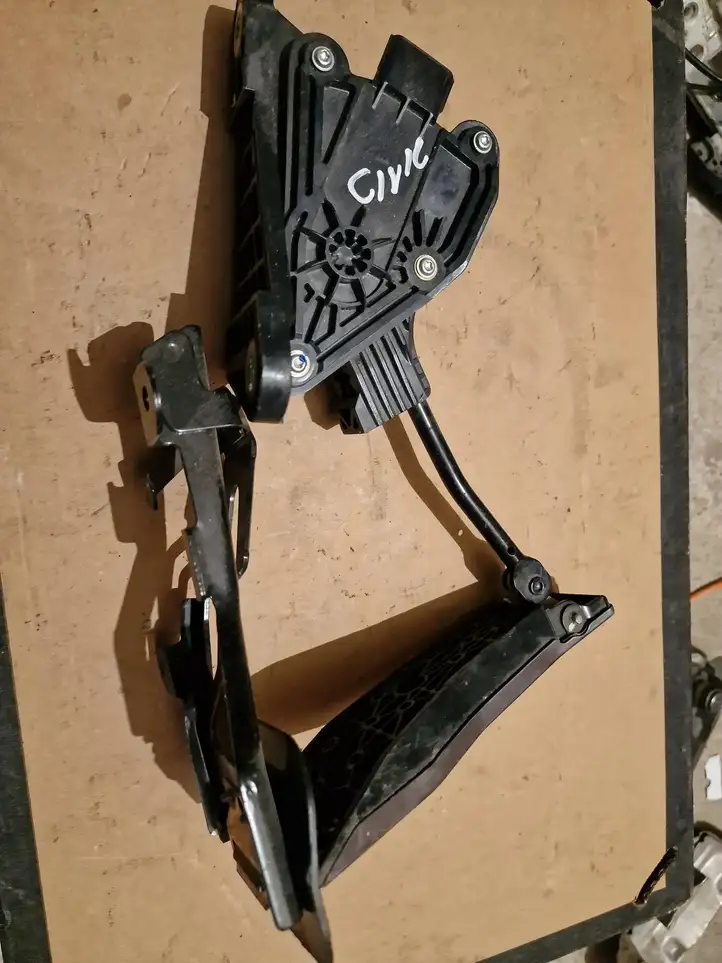Honda Civic (2006 - 2011)  05J25 Педаль акселератора