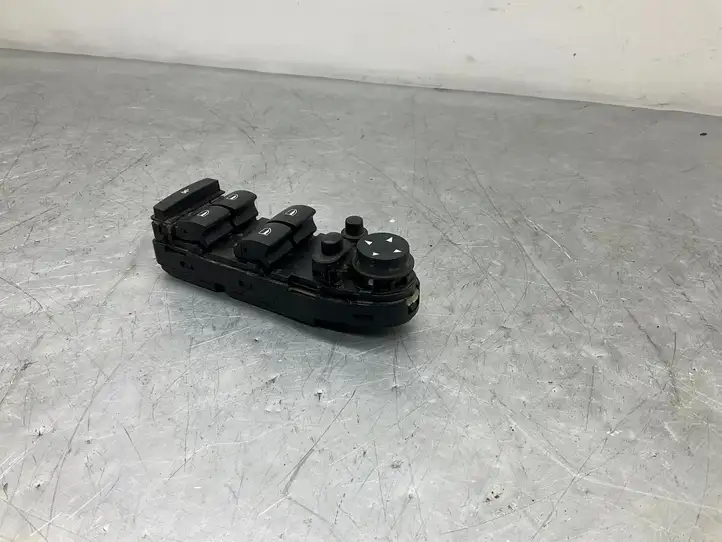 BMW 5 E60 E61 (2004 - 2010) 9122111 Кнопка стеклоподъемников — фото 5