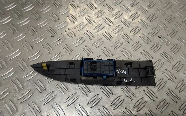 Toyota Avensis T270 (2012 - 2015) 7427205060 Блок кнопок стеклоподъемников — фото 3