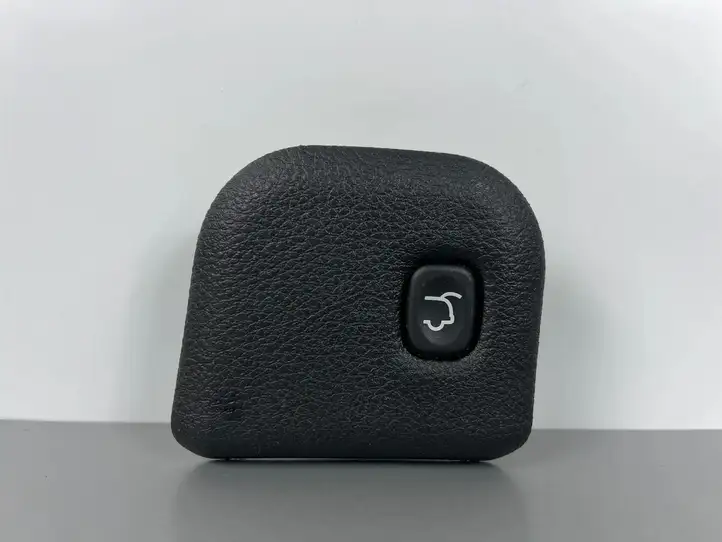 Jeep Grand Cherokee (2010 - 2021) I01646003BL Кнопка закрытия багажника — фото 1