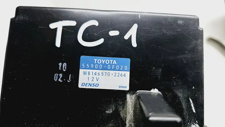 Toyota Corolla Verso AR10 (2004 - 2009) 559000F020 Блок управления климат-контролем — фото 4