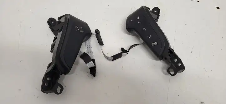 Toyota Avensis T250 (2006 - 2009) 75B070 Кнопки на рулевом колесе — фото 1