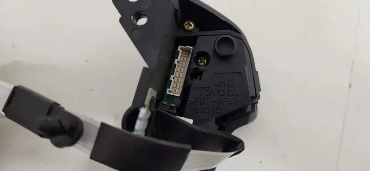 Toyota Avensis T250 (2006 - 2009) 75B070 Кнопки на рулевом колесе — фото 3