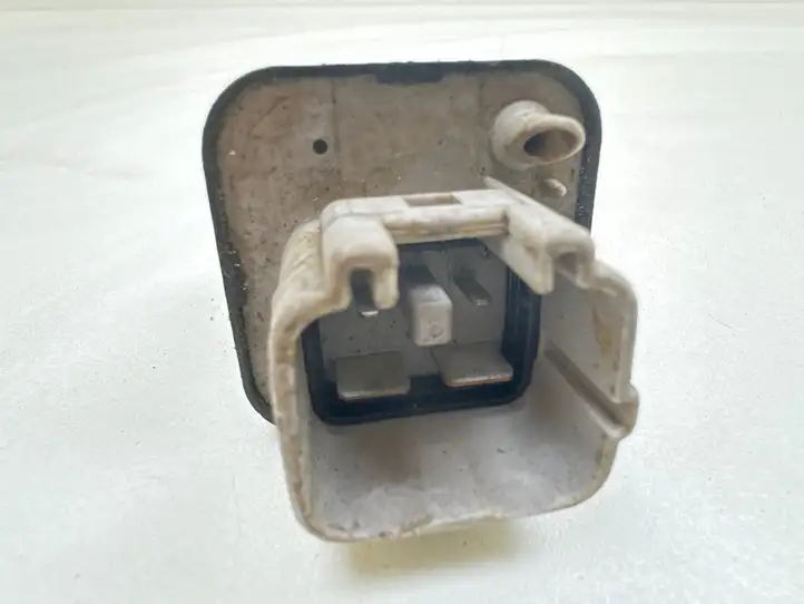 Toyota RAV 4 (XA20) (2000 - 2005) 2861067010 Реле накала свечей — фото 2