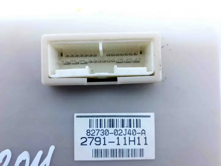 Toyota Auris 150 (2006 - 2012) 8273002J40A Блок монтирования реле — фото 2
