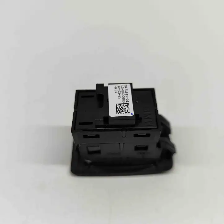 BMW 4 G22 G23 G24 G26 (2020 - ) 9471611 Кнопка закрытия багажника — фото 4