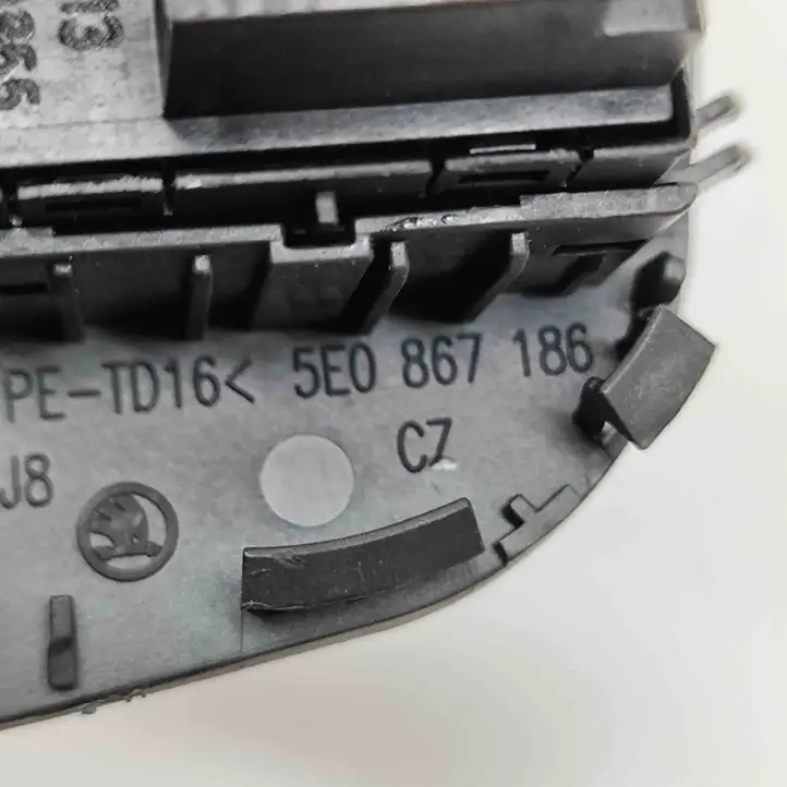 Skoda Octavia Mk3 (5E) (2013 - 2019) 5E0959855 Блок кнопок стеклоподъемников — фото 9