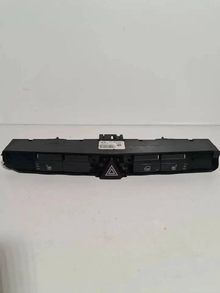 Opel Zafira B (2003 - 2006) 13100109 Включатель аварийных фонарей — фото 1