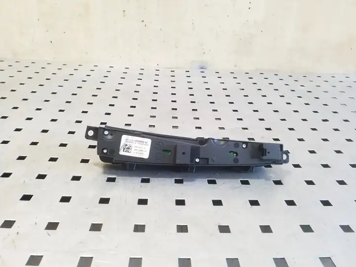 BMW 5 F10 F11 (2009 - 2016) 61319202942 Кнопка парктроника — фото 3