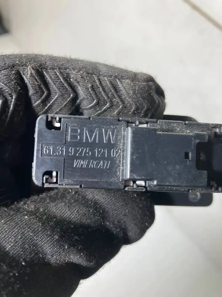 BMW X5 F15 (2013 - 2017) 9275121 Кнопка закрытия багажника — фото 4