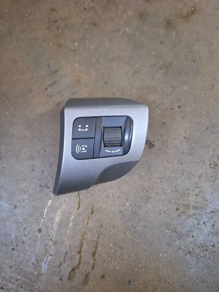 Opel Astra H (2004 - 2009) 13126750 Кнопки на рулевом колесе — фото 1
