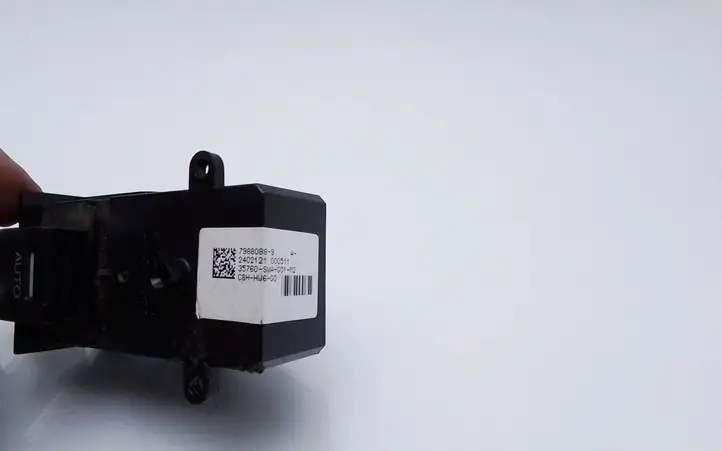 Honda CR-V (2009 - 2012) 7988088 Кнопка стеклоподъемников — фото 2