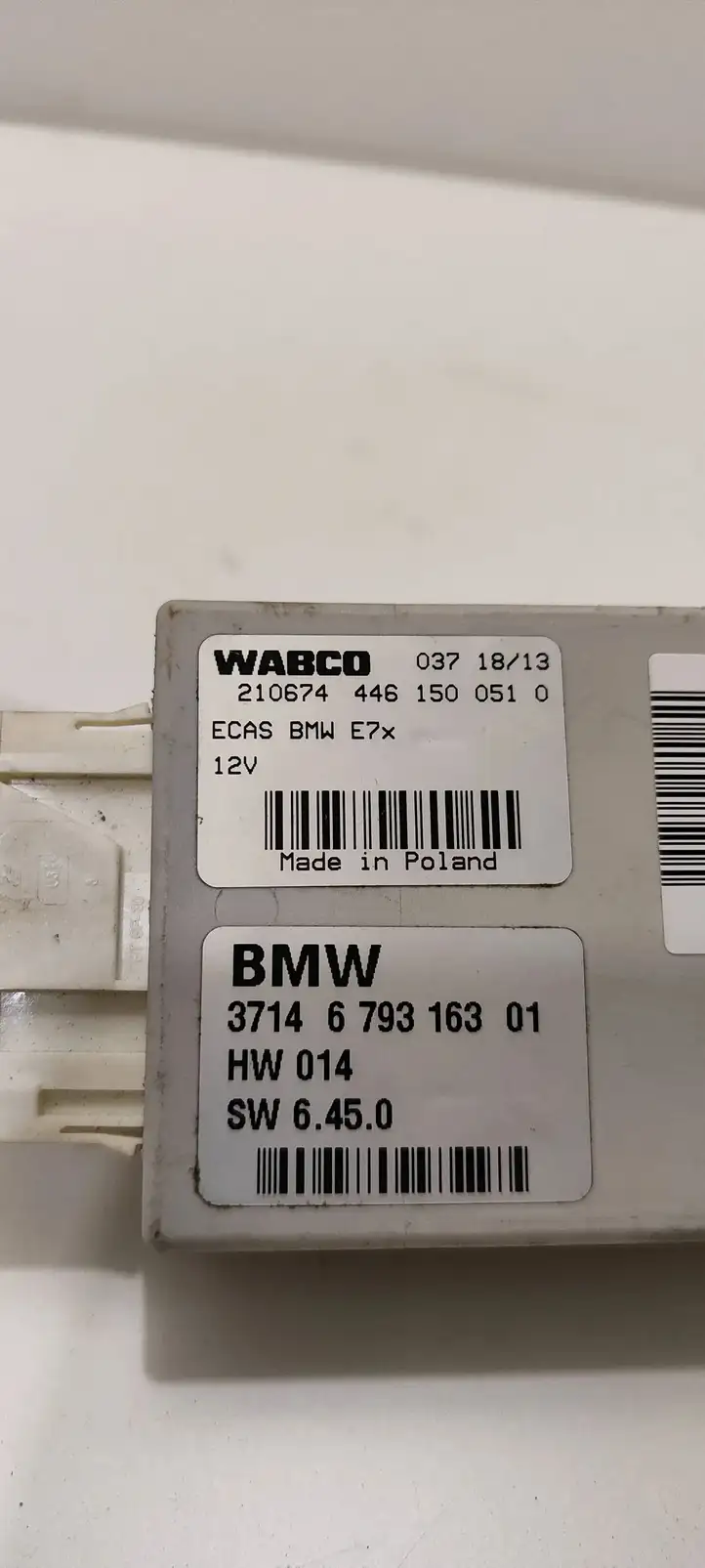 BMW X6 E71 (2008 - 2014) 37146793163 Блок управления пневмоподвеской — фото 4