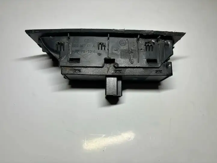 Skoda Octavia Mk3 (5E) (2013 - 2019) 5E0959857 Блок кнопок стеклоподъемников — фото 3