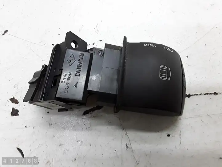 Renault Megane III (2009 - 2016)  25552540R Мултифункционный включатель управления / ручка