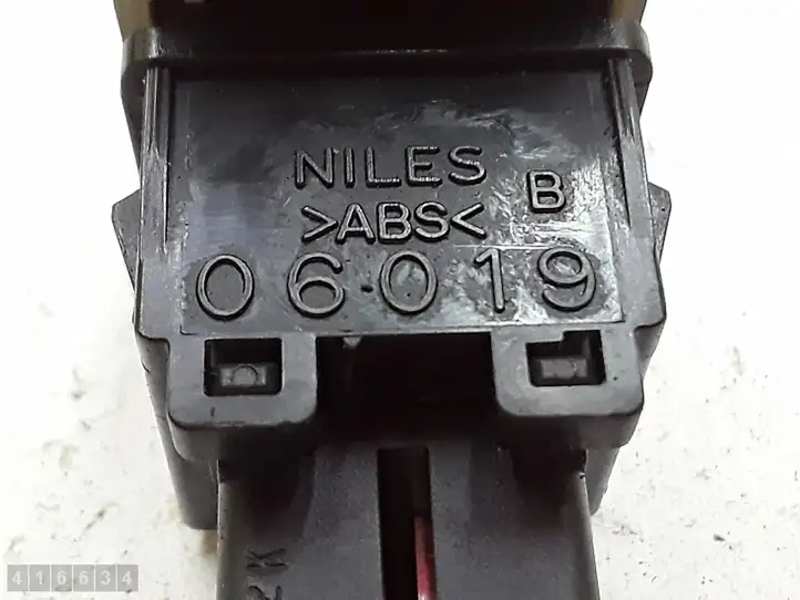 Suzuki Swift (2004 - 2010) niles06019 Включатель аварийных фонарей — фото 11