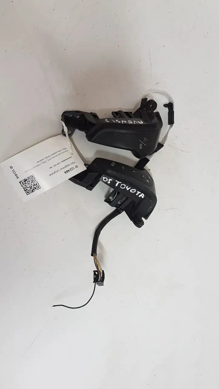 Toyota Avensis T250 (2003 - 2006) 75B070 Кнопки на рулевом колесе — фото 1