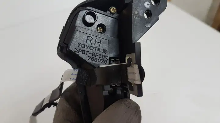 Toyota Avensis T250 (2003 - 2006) 75B070 Кнопки на рулевом колесе — фото 4