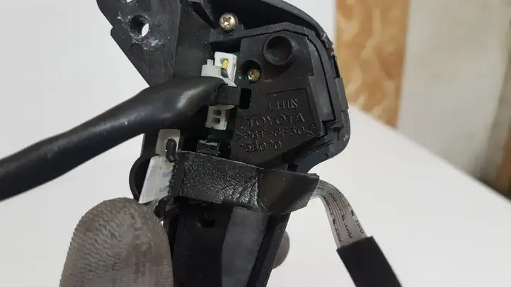 Toyota Avensis T250 (2003 - 2006) 75B070 Кнопки на рулевом колесе — фото 7