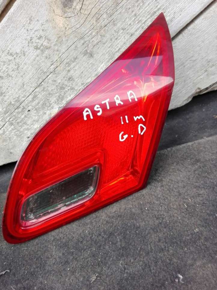 Opel Astra J Galinis žibintas dangtyje