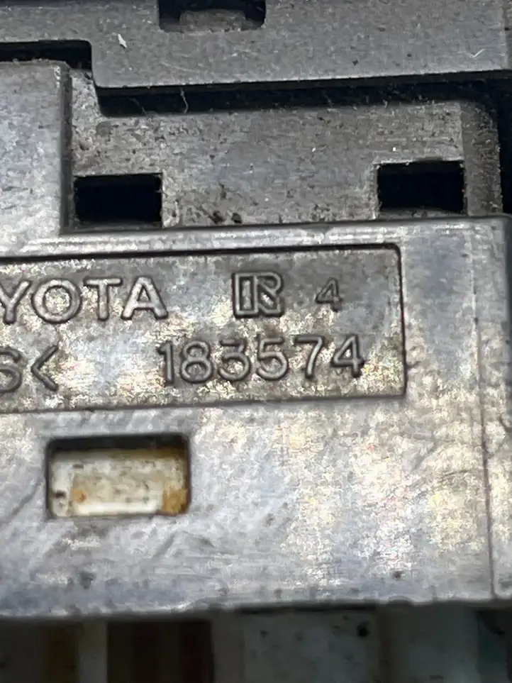 Toyota Corolla E120 E130 (2004 - 2007) 183574 Включатель зеркал — фото 3
