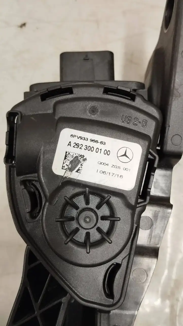 Mercedes-Benz GLE W166/C292 (2015 - 2019) A2923000100 Педаль акселератора — фото 4