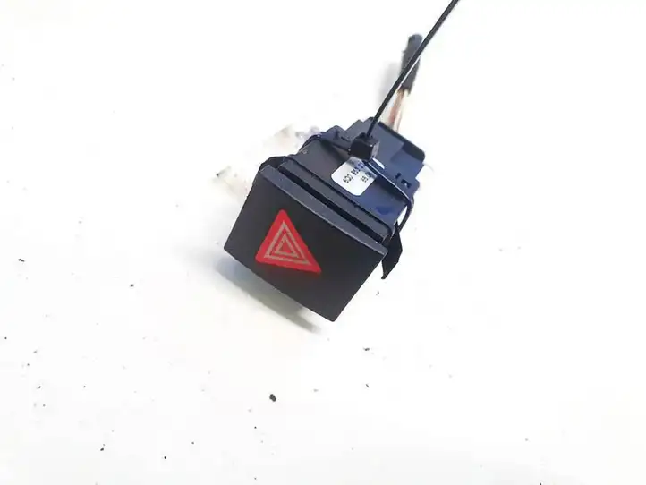Volkswagen Polo (2001 - 2005) 6q0953235a Включатель аварийных фонарей — фото 1